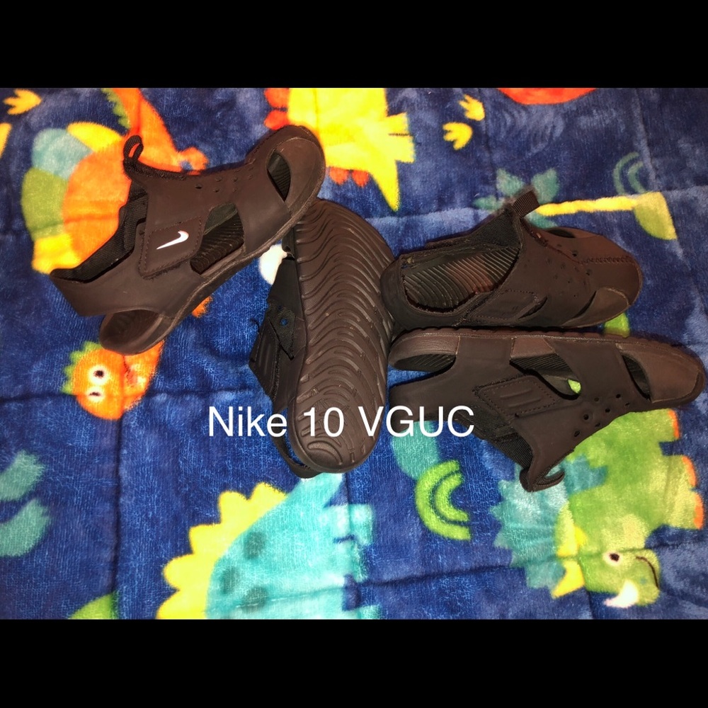 Nike sandals/ kids love them. Perfects their toes. Smoke and pet free home.